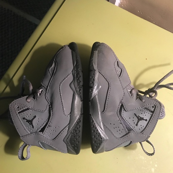 Toddler Boy Jordan’s size 6c - Picture 4 of 8